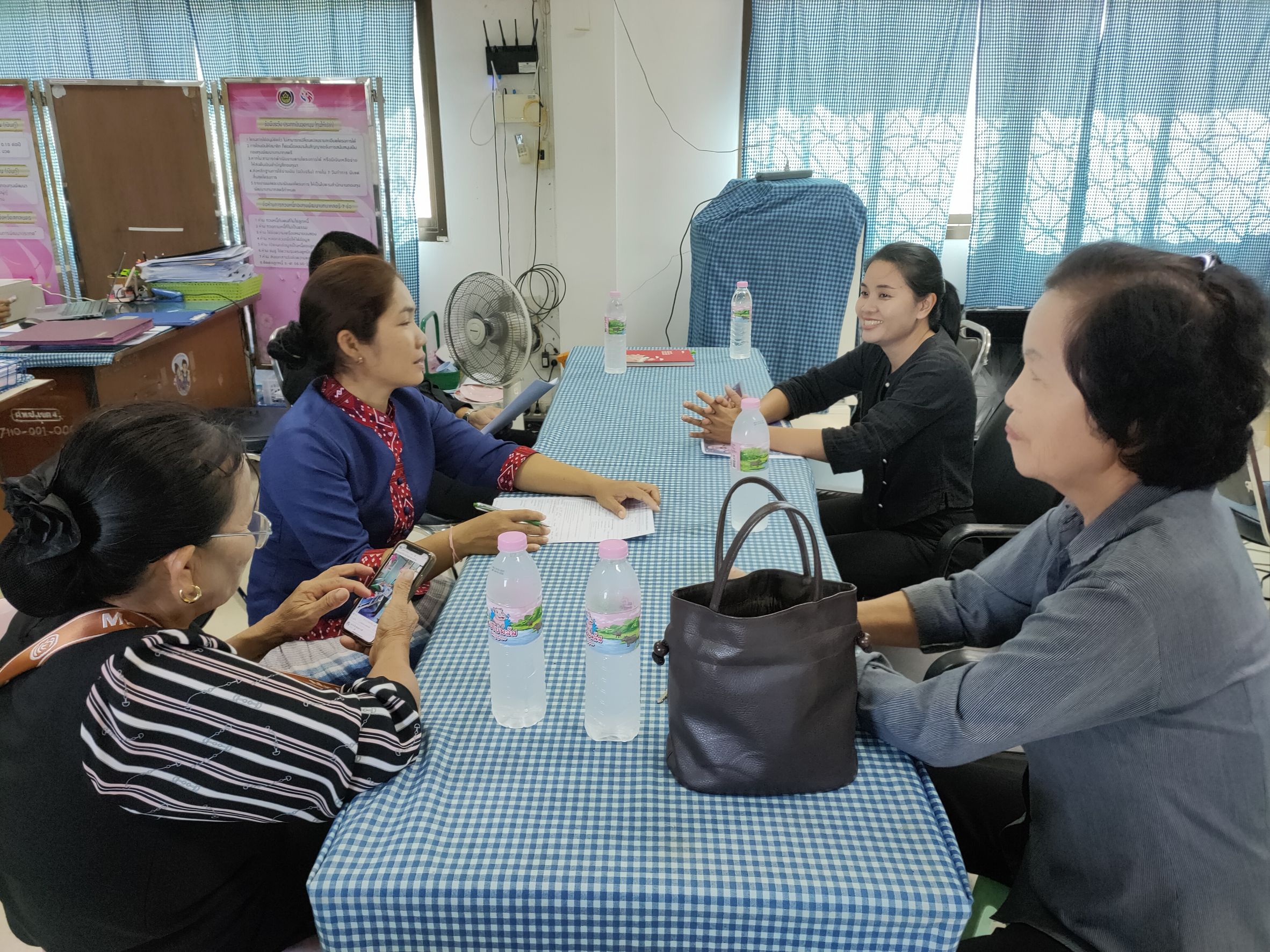 ช.คำตากล้า จ.สกลนคร : ขับเคลื่อนการดำเนินงานโครงการหนึ่งตำบล หนึ่งผลิตภัณฑ์ (OTOP) และอำนวยความสะดวก ผู้ผลิต ผู้ประกอบการ OTOP เข้าร่วมโครงการ “คนละครึ่ง พลัส”อย่างต่อเนื่อง