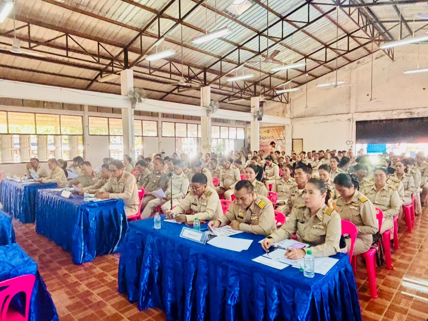 พช.คำตากล้า จ.สกลนคร : ร่วมประชุมหัวหน้าส่วนราชการ กำนัน ผู้ใหญ่บ้าน ประจำเดือนธันวาคม 2568