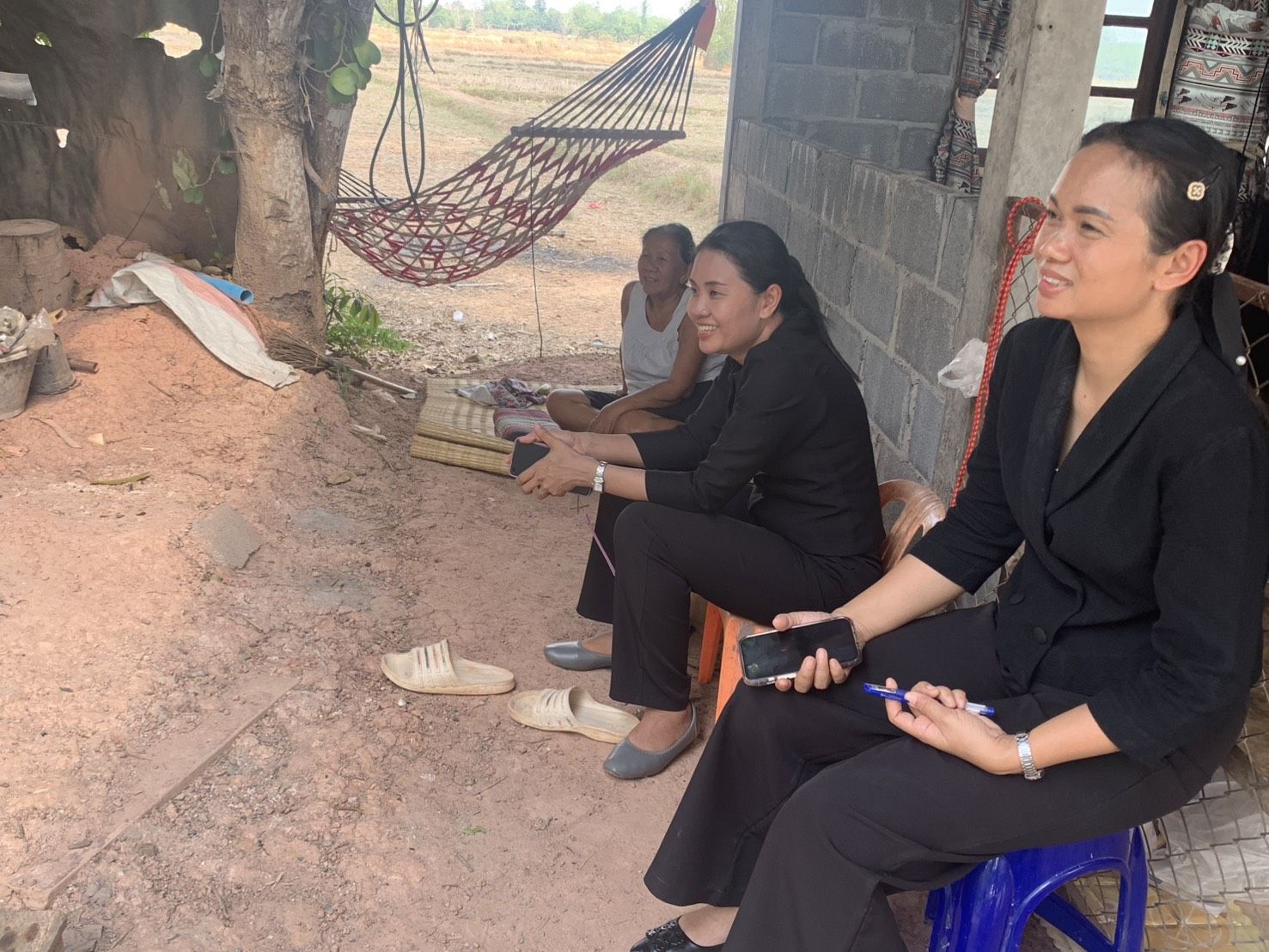 พช.คำตากล้า จ.สกลนคร : ลงพื้นที่ติดตามความคืบหน้า "บ้านห่วงใยจากใจ GLO" มอบโอกาสและรอยยิ้มให้ครัวเรือนเป้าหมาย ตำบลนาแต้ จังหวัดสกลนคร