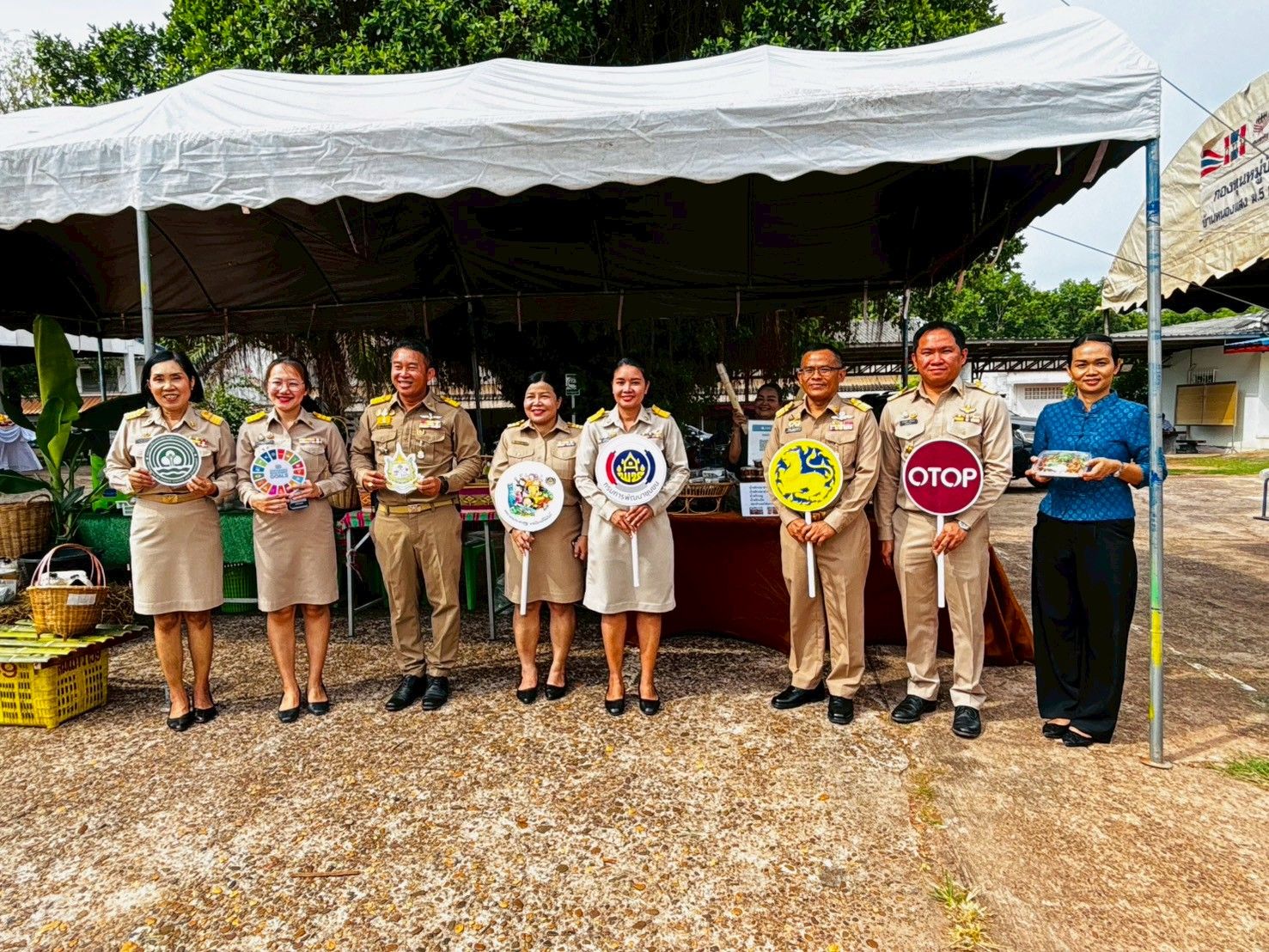 พช.คำตากล้า จ.สกลนคร : ร่วมประชุมกำนัน/ผู้ใหญ่บ้าน หัวหน้าส่วนราชการ ประจำเดือนพฤษภาคม 2569 พร้อมเปิดโครงการ Kick-off “ไทยช่วยไทย“ ลดภาระ ลดค่าครองชีพ และเพื่อขับเคลื่อน นโยบาย Quick Win สกลนคร เพื่อมุ่งสู่เป้าหมาย สกลนครเมืองแห่งความสุข (3 สุข) พอเพียง สะอาด ปลอดภัย