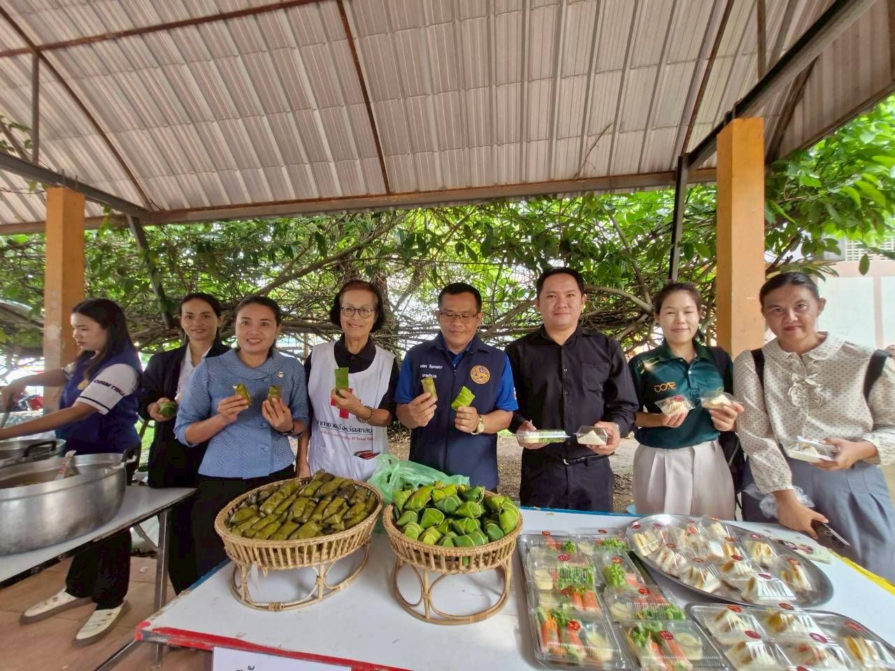 พช.คำตากล้า จ.สกลนคร : ร่วมทำโรงทานในกิจกรรมการรับบริจาคโลหิต